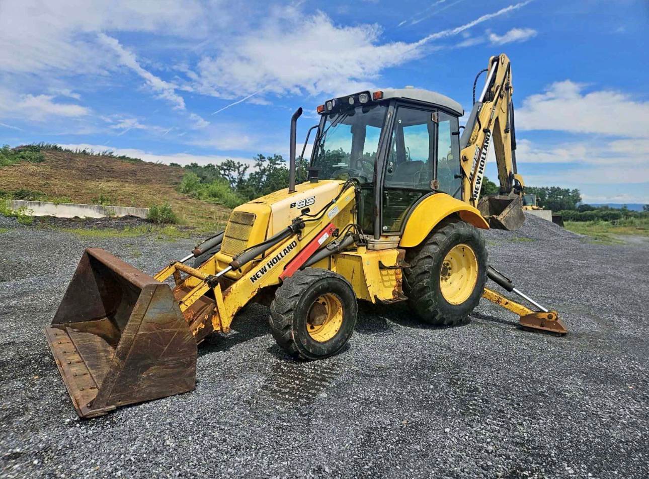 2005 New Holland B95 Backhoes EARTHMOVING
