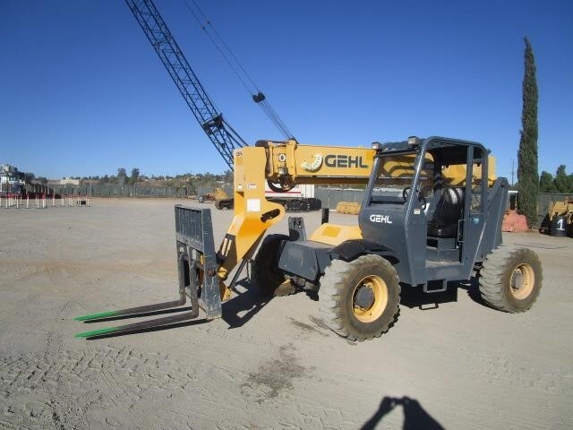 2017 Gehl RS6-34 Telehandler LIFTING